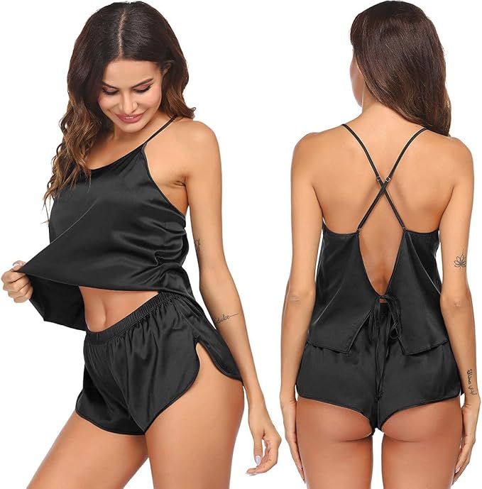 The Silk Pajama Set Women Obsess Over